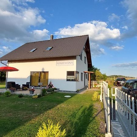 Apartmany Kohoutek A Slepicka V Novohradskych Horach Nové Hrady المظهر الخارجي الصورة
